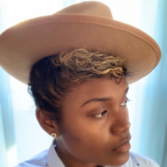 Amber Fedora - Picture 2 of 3